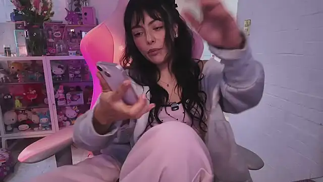 kaithra stripchat live cam model