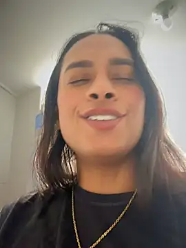 LunaHeat stripchat live cam model