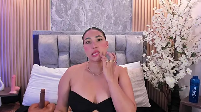 Sulay_Kim stripchat live cam model