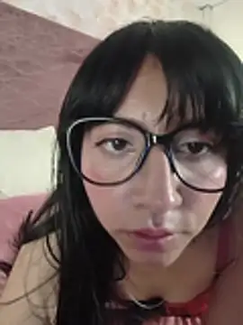 Yui_Narumi stripchat live cam model