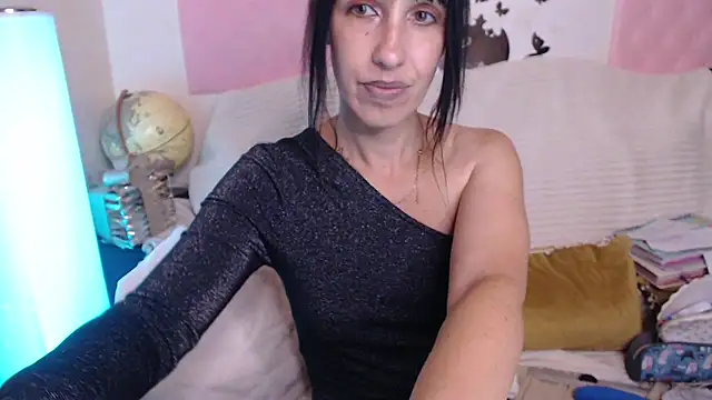 -Lou_ stripchat live cam model