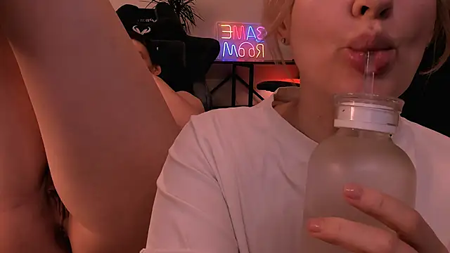 hotblonds stripchat live cam model