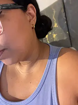 XMara stripchat live cam model