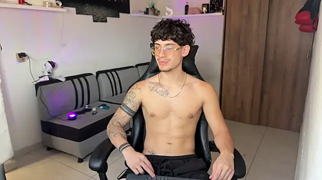Kisan_Smith stripchat live cam model