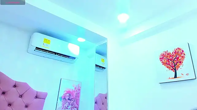 ThyaraJhons stripchat live cam model