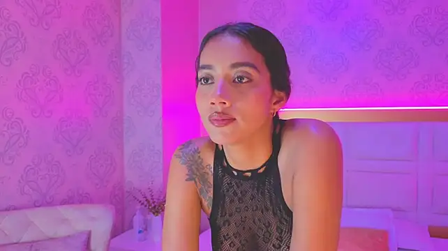 luna_hot_ass stripchat live cam model