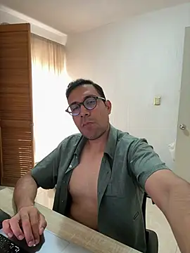 AdrianGarcia89 stripchat live cam model
