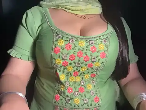 Avneet_kaurr1 stripchat live cam model