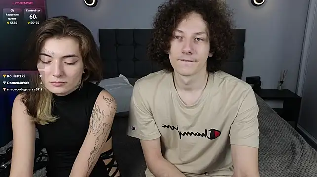 FreyaLoups stripchat live cam model