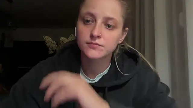 LeaWetGirl stripchat live cam model