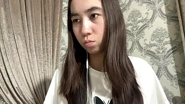 cocoSharms stripchat live cam model