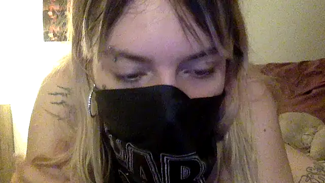 _sluty__geek__ stripchat live cam model