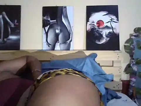 quincy3b stripchat live cam model