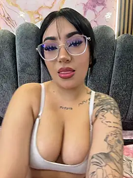 nicole-cooper stripchat live cam model