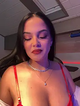 LunnaVey stripchat live cam model