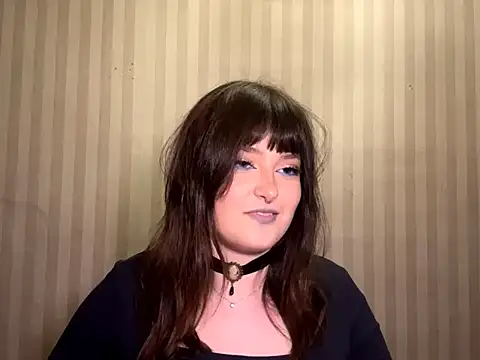 MedaFrerich stripchat live cam model