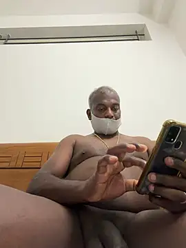 strongguyindia stripchat live cam model