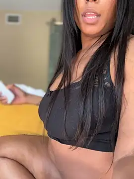 CandyLuxxxx stripchat live cam model