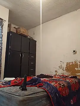 Feno18 stripchat live cam model