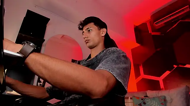 MaxiimoRomano_ stripchat live cam model