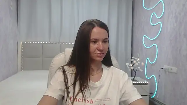KaraCriegs stripchat live cam model