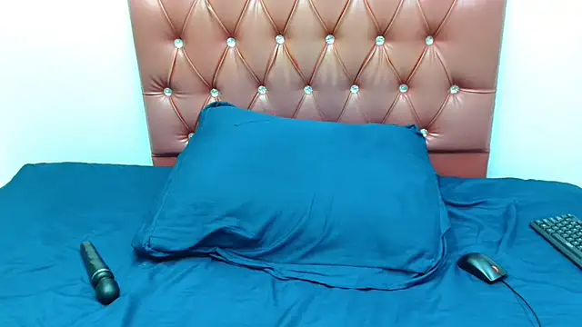 LolaTwerksXX stripchat live cam model