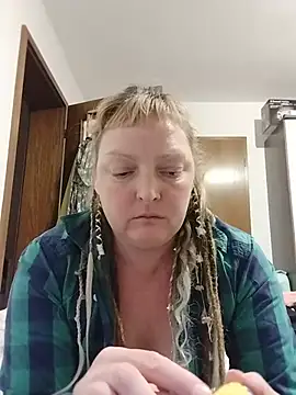 LiluLiluLilu stripchat live cam model