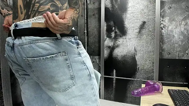 Gury_tattoo stripchat live cam model