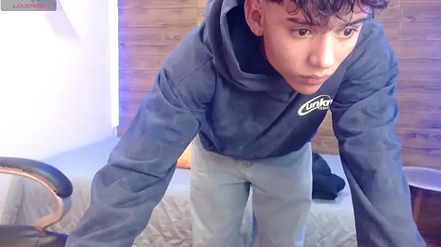Ryan_grayx stripchat live cam model