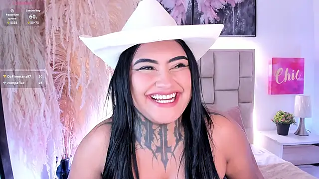Lairahearvy stripchat live cam model