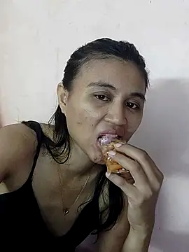 Rayya_4yy stripchat live cam model