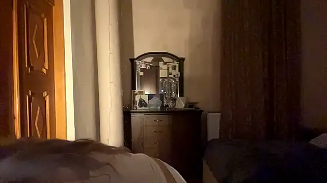 TarenOgilvie stripchat live cam model