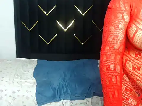 GrippingHoneyBunny stripchat live cam model