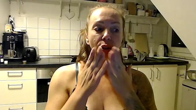 NicoletteNoir stripchat live cam model
