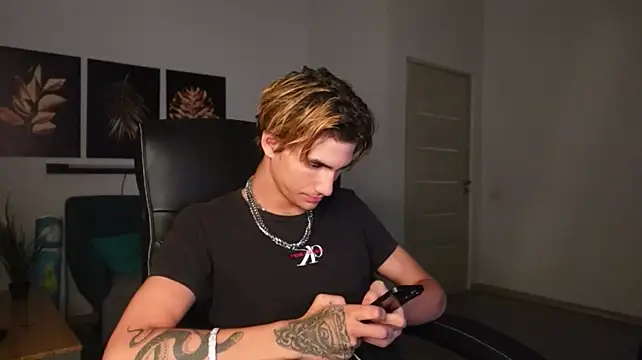 Denis_Wu stripchat live cam model