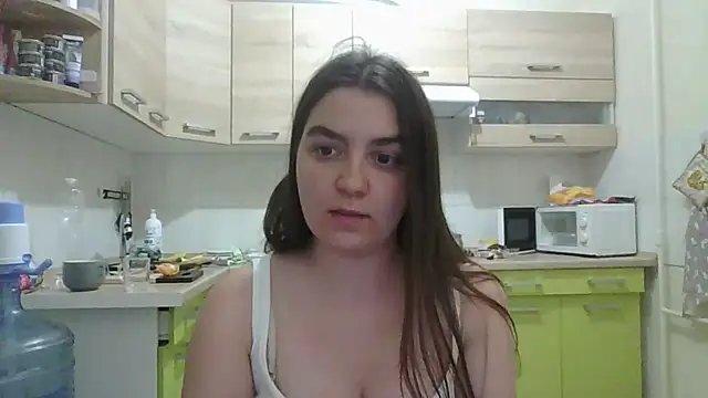 Farynaa stripchat live cam model