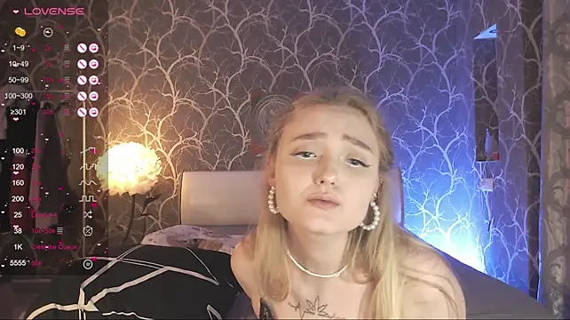 MiaMiaMeow stripchat live cam model