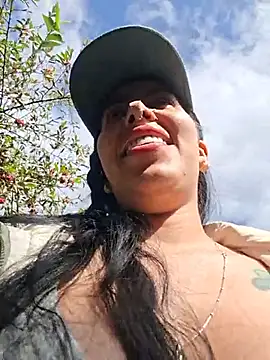 Luianna stripchat live cam model