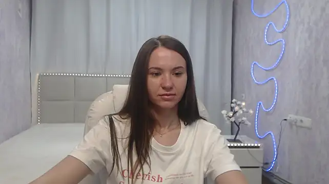 KaraCriegs stripchat live cam model