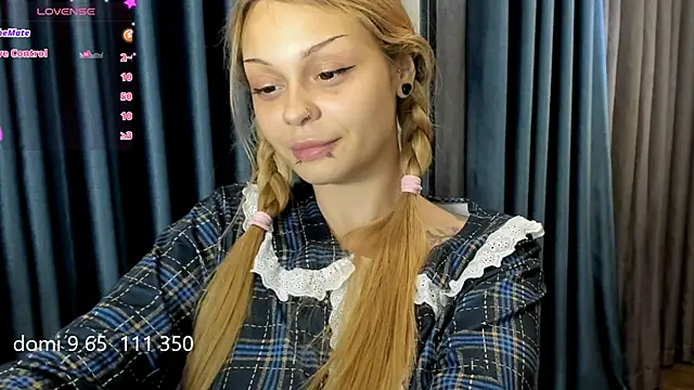 MelonyEmo stripchat live cam model