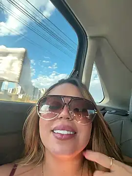lariic stripchat live cam model