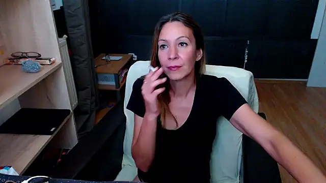 hannaha stripchat live cam model