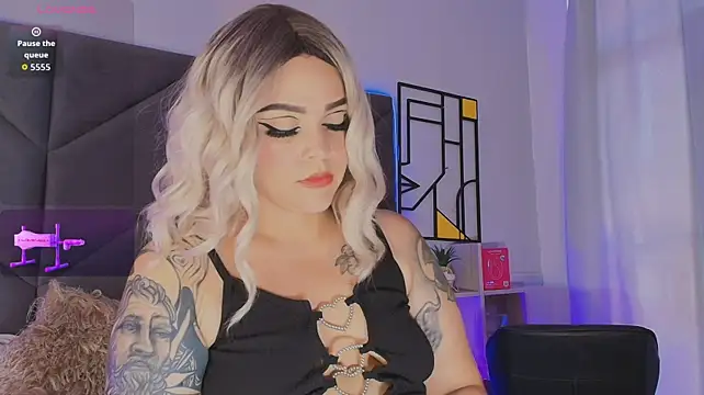Carlaguzman_ stripchat live cam model