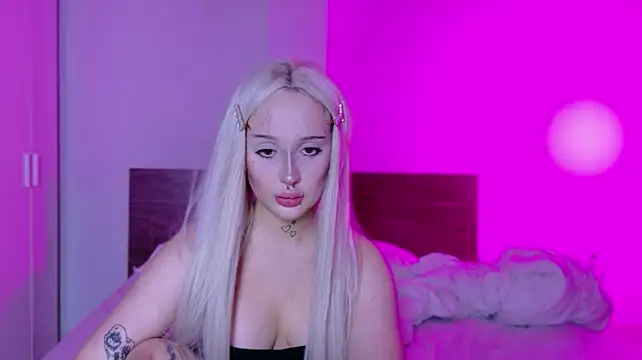 Lolykari stripchat live cam model