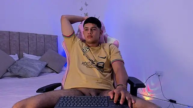 Adrian_Prime_ stripchat live cam model