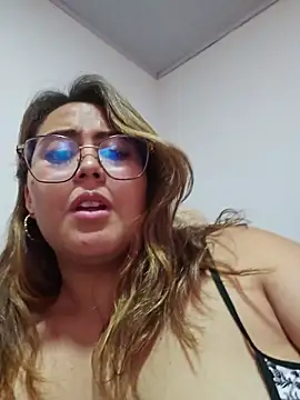 Mari-98 stripchat live cam model