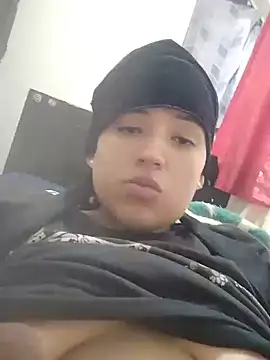 Tomboyhot77 stripchat live cam model