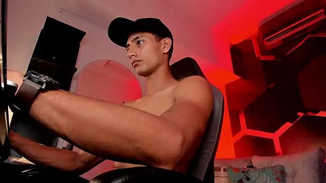 MaxiimoRomano_ stripchat live cam model