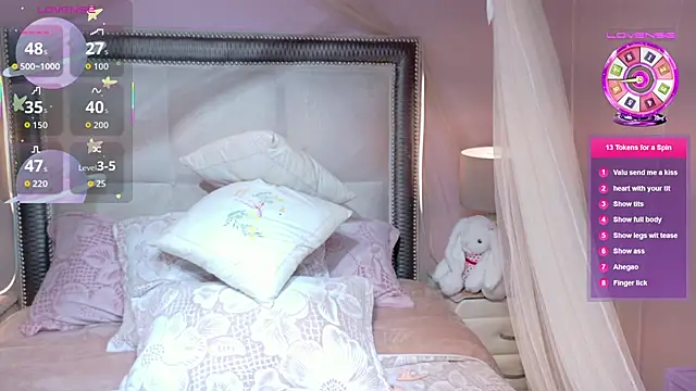 VaLuu__ stripchat live cam model