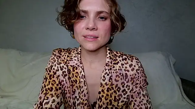 NatalieMoses stripchat live cam model